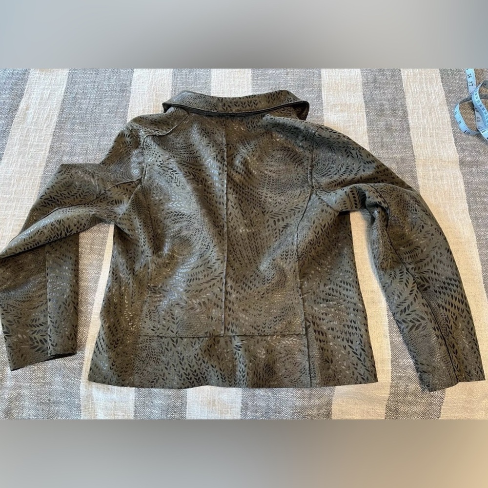 Philosophy Olive Green w/ Leaf Design SZ L Faux Leather Suede Moto Jacket - Picture 5 of 15